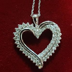 10k white gold 1 CT diamond heart necklace